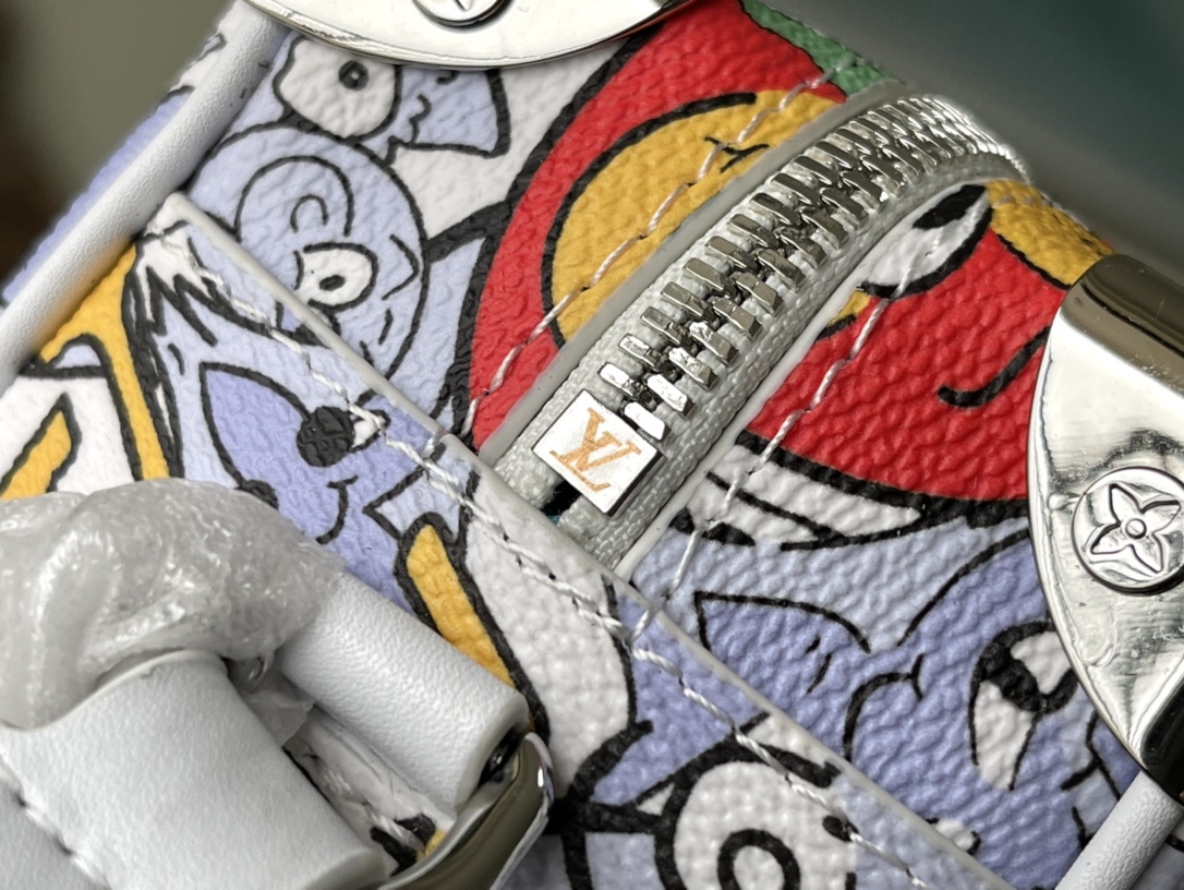 𝐋𝐎𝐔𝐈𝐒 𝐕𝐔𝐈𝐓𝐓𝐎𝐍   M82008