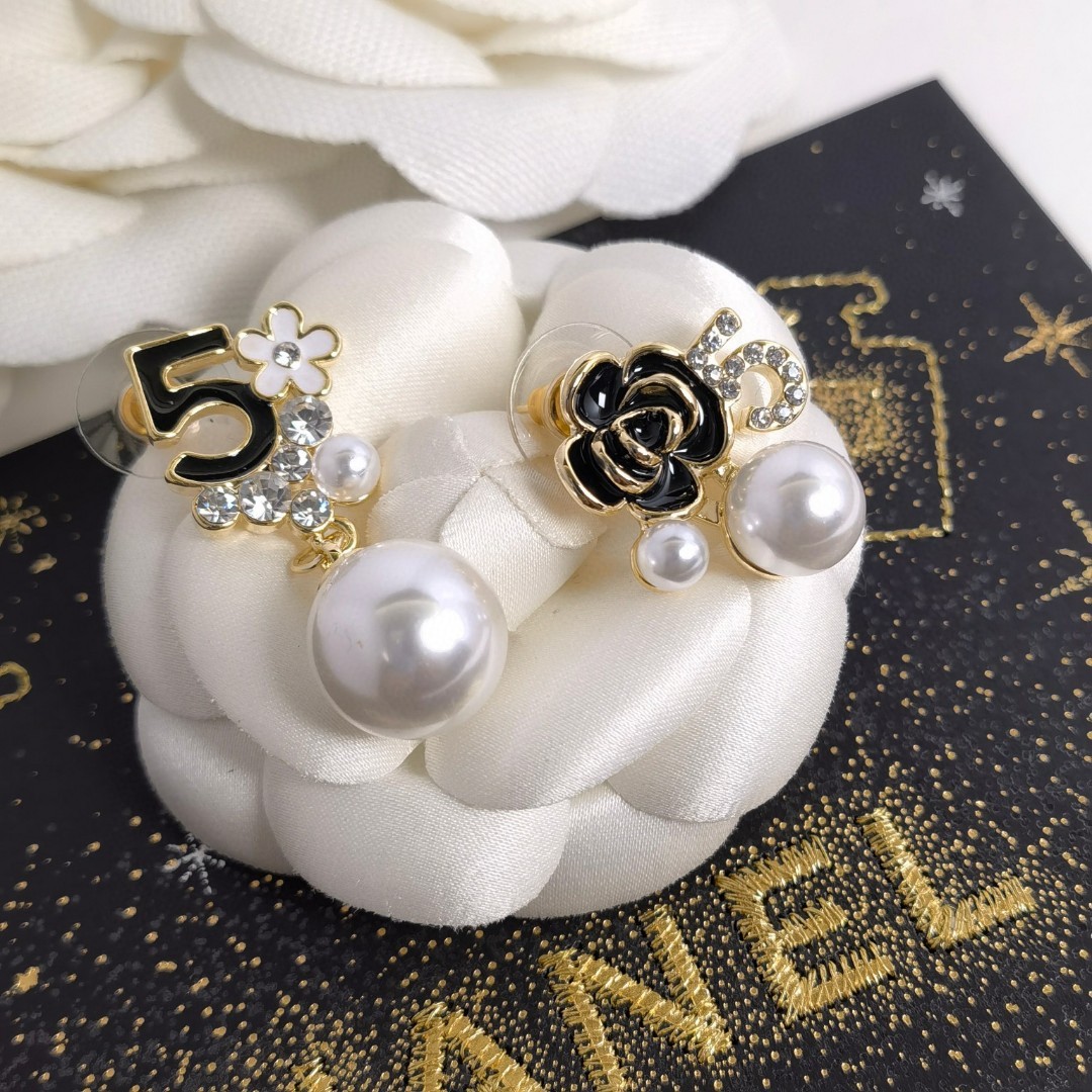 CHANEL🇫🇷Xiaoxiang No. 5 letter camellia full diamond pearl stud earrings earrings jewelry