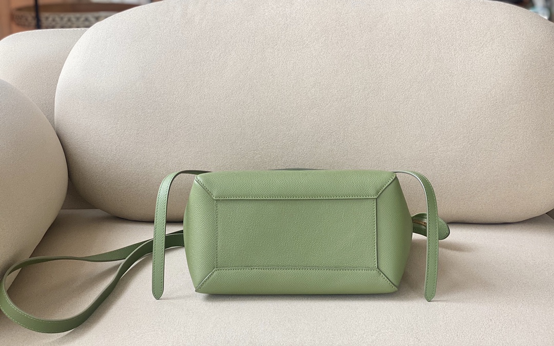 𝐂𝐞𝐥𝐢𝐧𝐞 BELT MICRO BAG in grained calfskin