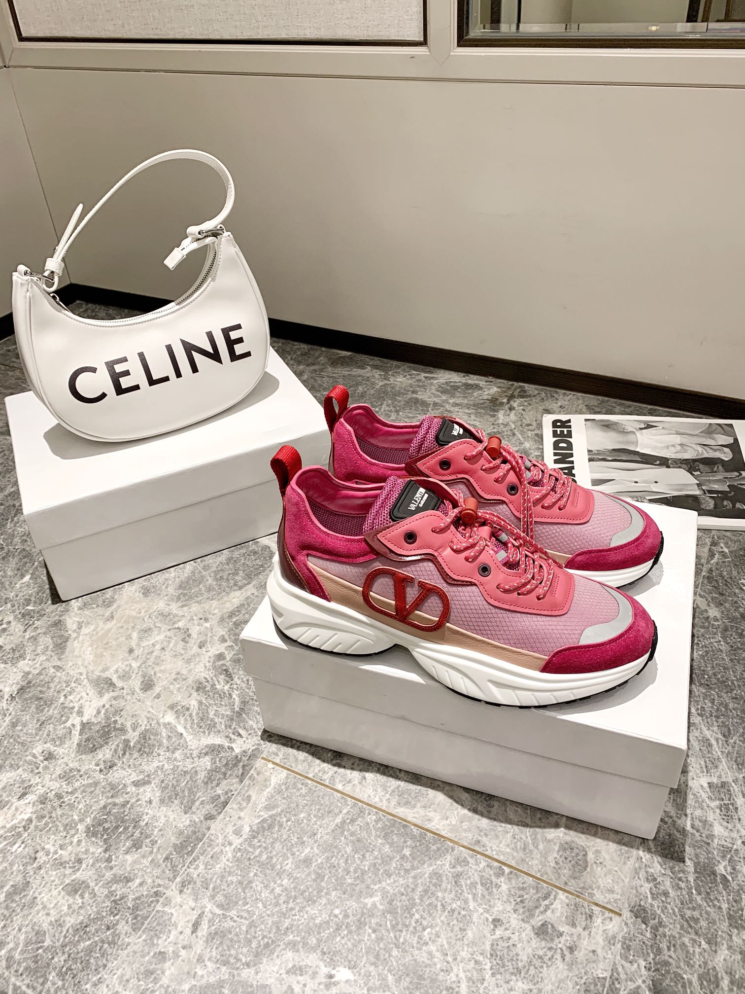 【Valentino】𝟐𝟎𝟐𝟏/𝐒𝐒 𝐧𝐞𝐰 Valentino 2022 ss spring-summer collection of new old man shoes