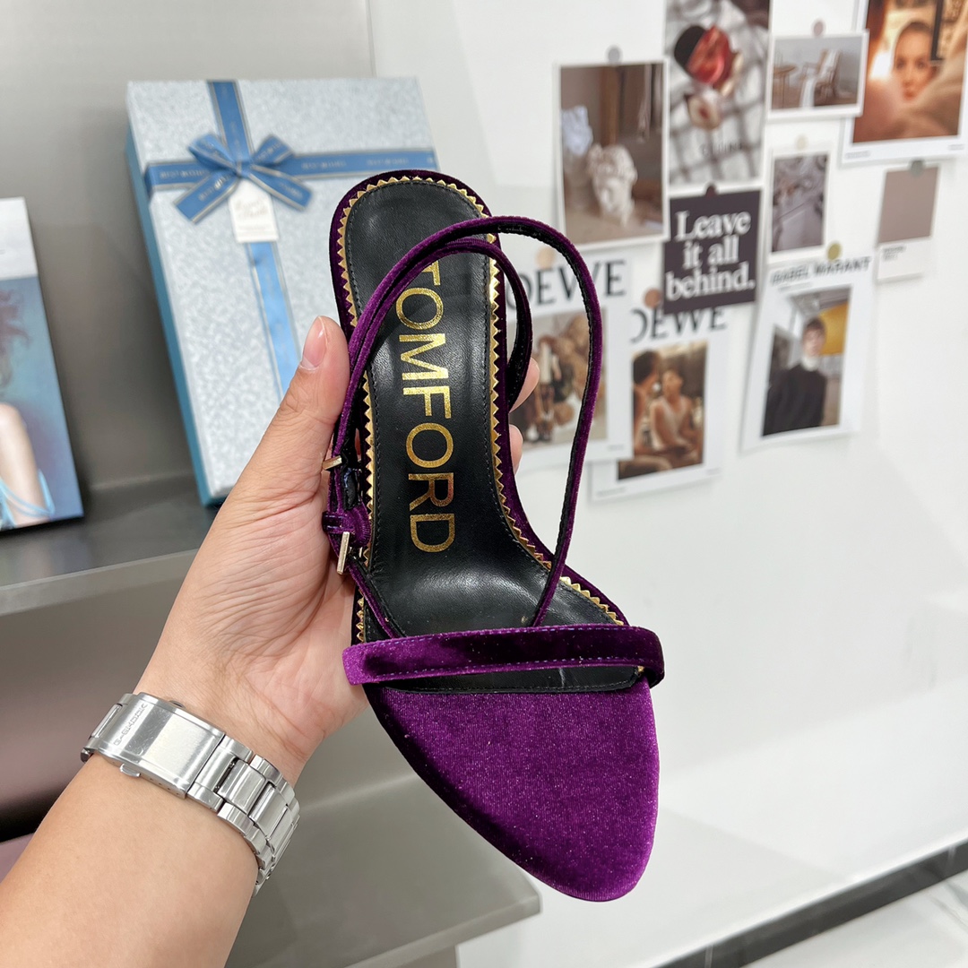 𝒕𝒐𝒎𝒇𝒐𝒓𝒅 𝟐𝟎𝟐𝟐/𝐒𝐒 𝐧𝐞𝐰 TF Tom Ford Gold Heel Padlock Sandals