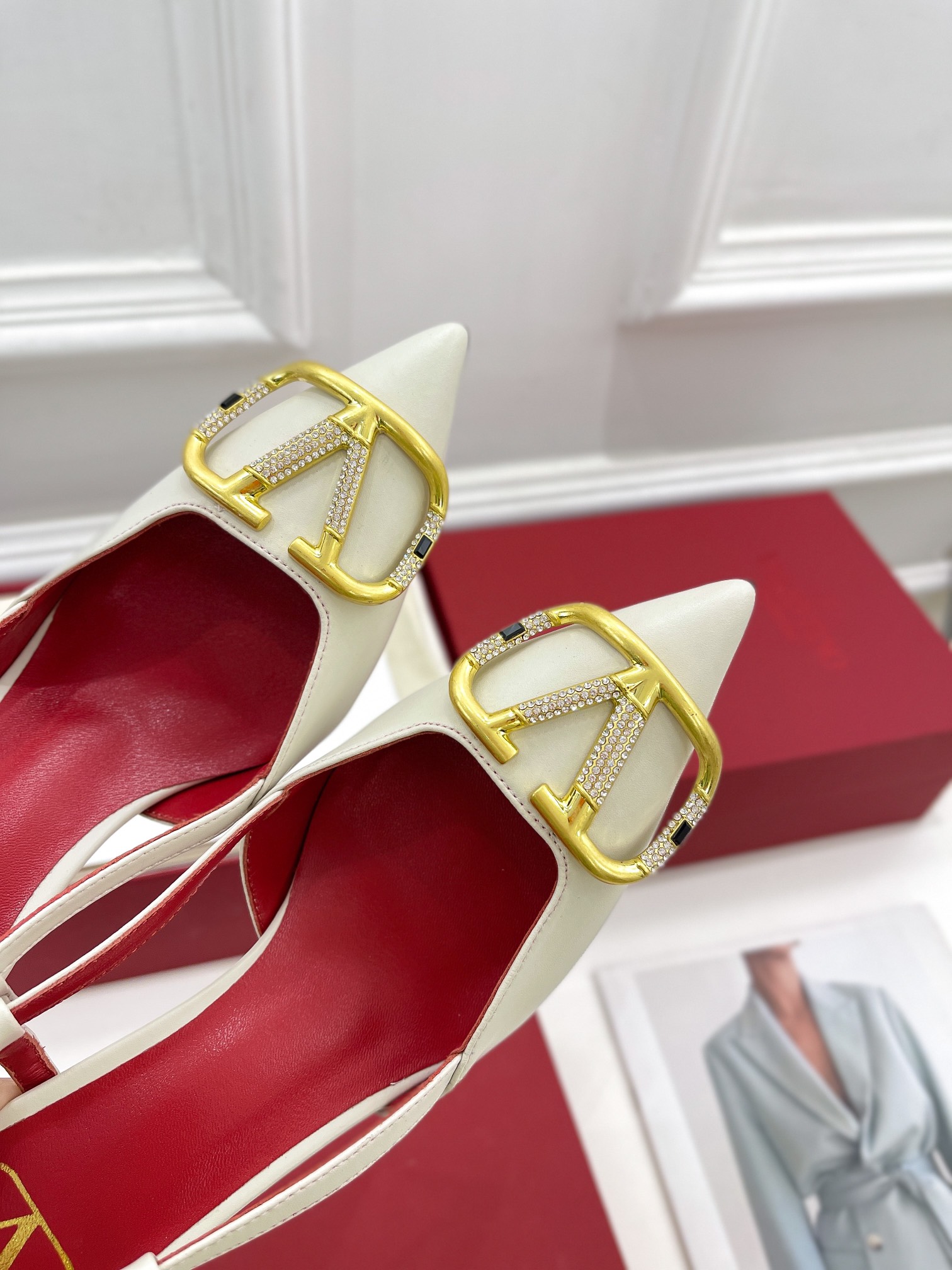 【Valentino】𝟐𝟎𝟐𝟏/𝐒𝐒 𝐧𝐞𝐰 Valentino 2022 spring and summer new large V diamond buckle high heels on the new