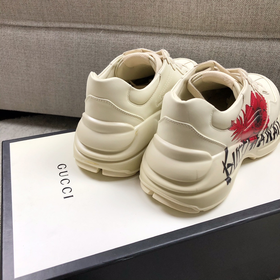 Gucci Pops This collection has a lot of flora and fauna elements Original material