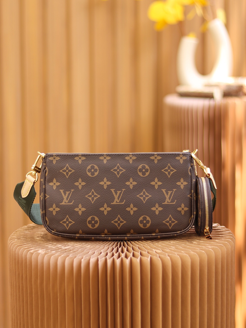 Louis Vuitton 𝙈𝙐𝙇𝙏𝙄 𝙋𝙊𝘾𝙃𝙀𝙏𝙏𝙀 5 in 1 M44813