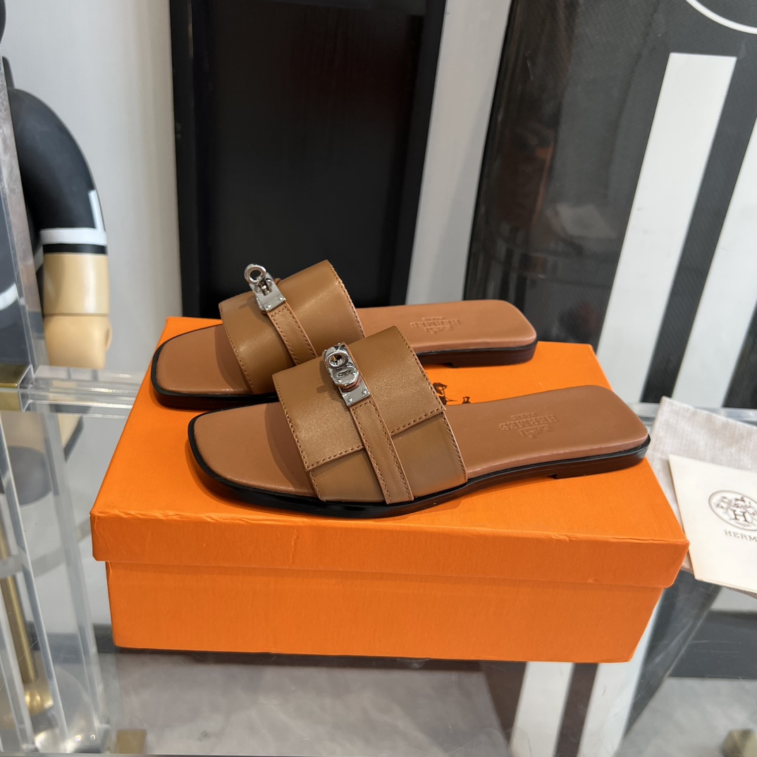 Hermes slippers 🏖️