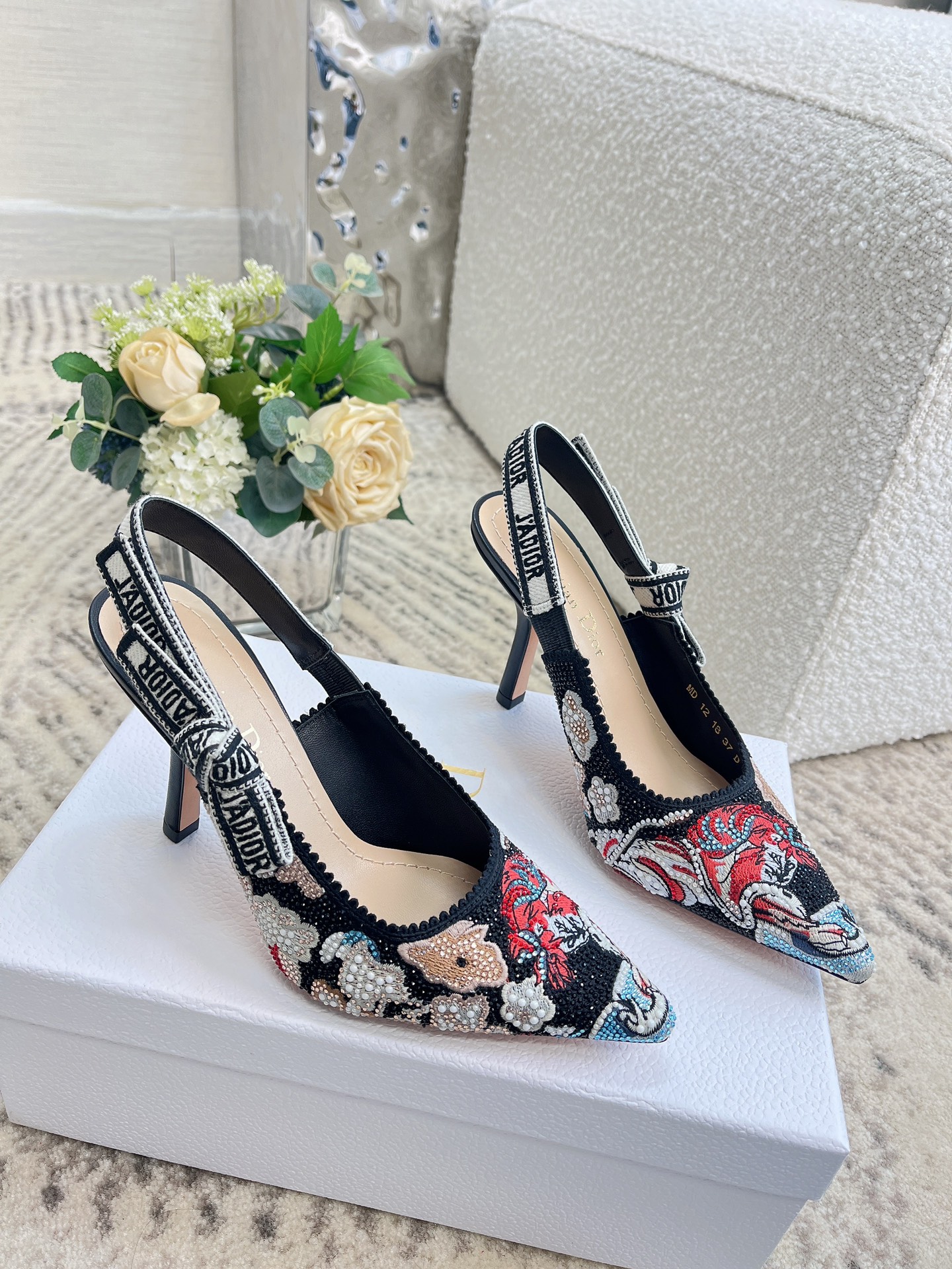 𝐉'𝐀𝐝𝐢𝐨𝐫 ｜𝟐𝟎𝟐𝟑𝐒𝐒/𝐧𝐞𝐰 Printed embroidered high heels