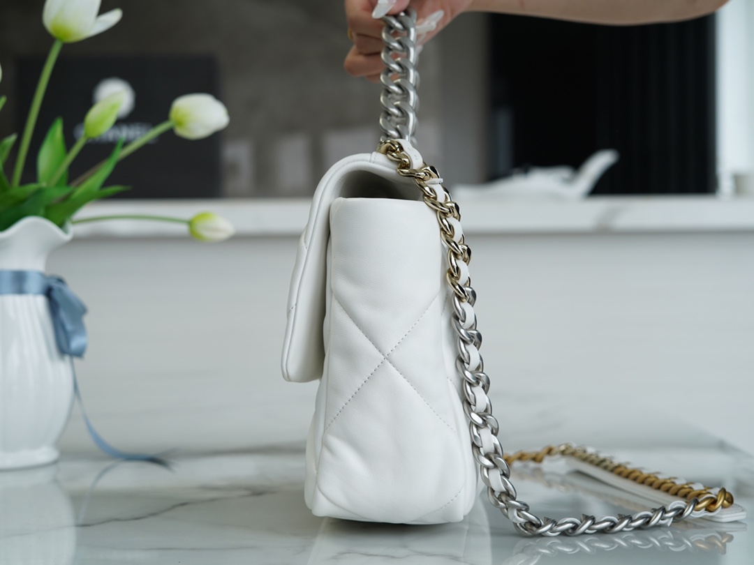 𝗖𝗛𝗔𝗡𝗘𝗟 ❶❾ 𝗕𝗔 𝗚 Original lambskin series ❥ Genuine leather ❥ Medium ❥ 22c New version silver with accessories White