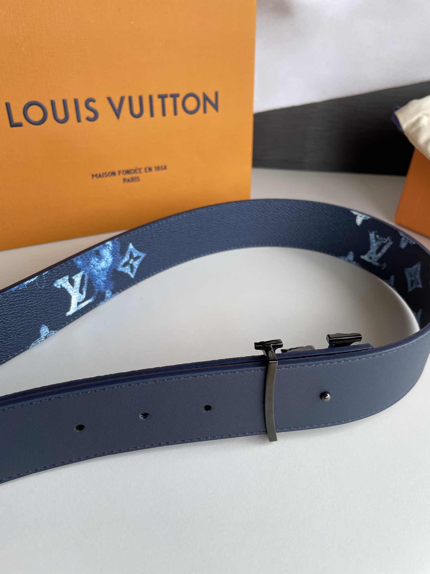 LOUIS VUITTO SHAPE 40 mm reversible belt