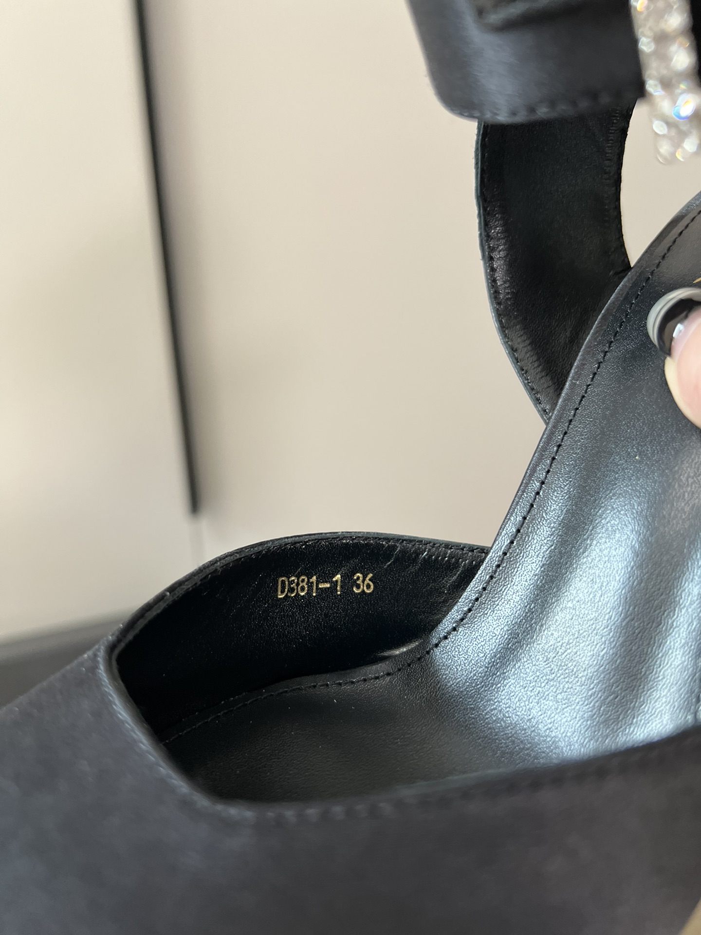 𝙎𝙖𝙞𝙣𝙩 𝙇𝙖𝙪𝙧𝙚𝙣𝙩 | 𝟐𝟎𝟐𝟐/𝐒𝐒 𝐧𝐞𝐰 YSL｜Saint Laurent silk diamond buckle high heels Imported silk