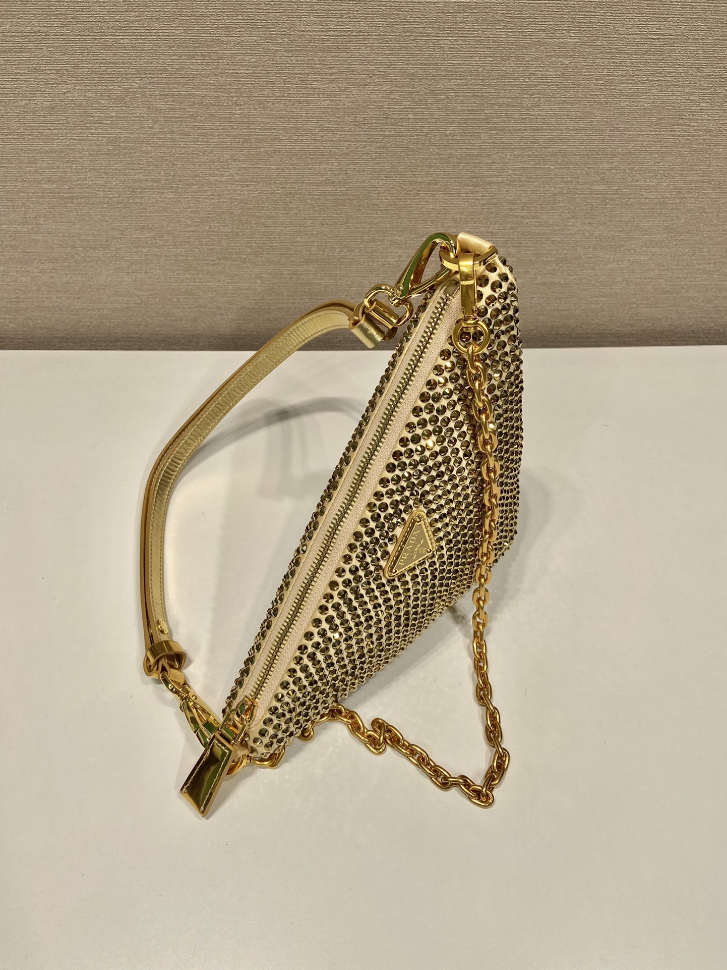 𝐏𝐑𝐀𝐃𝐀 Triangle bag with glitter diamonds 1BH190