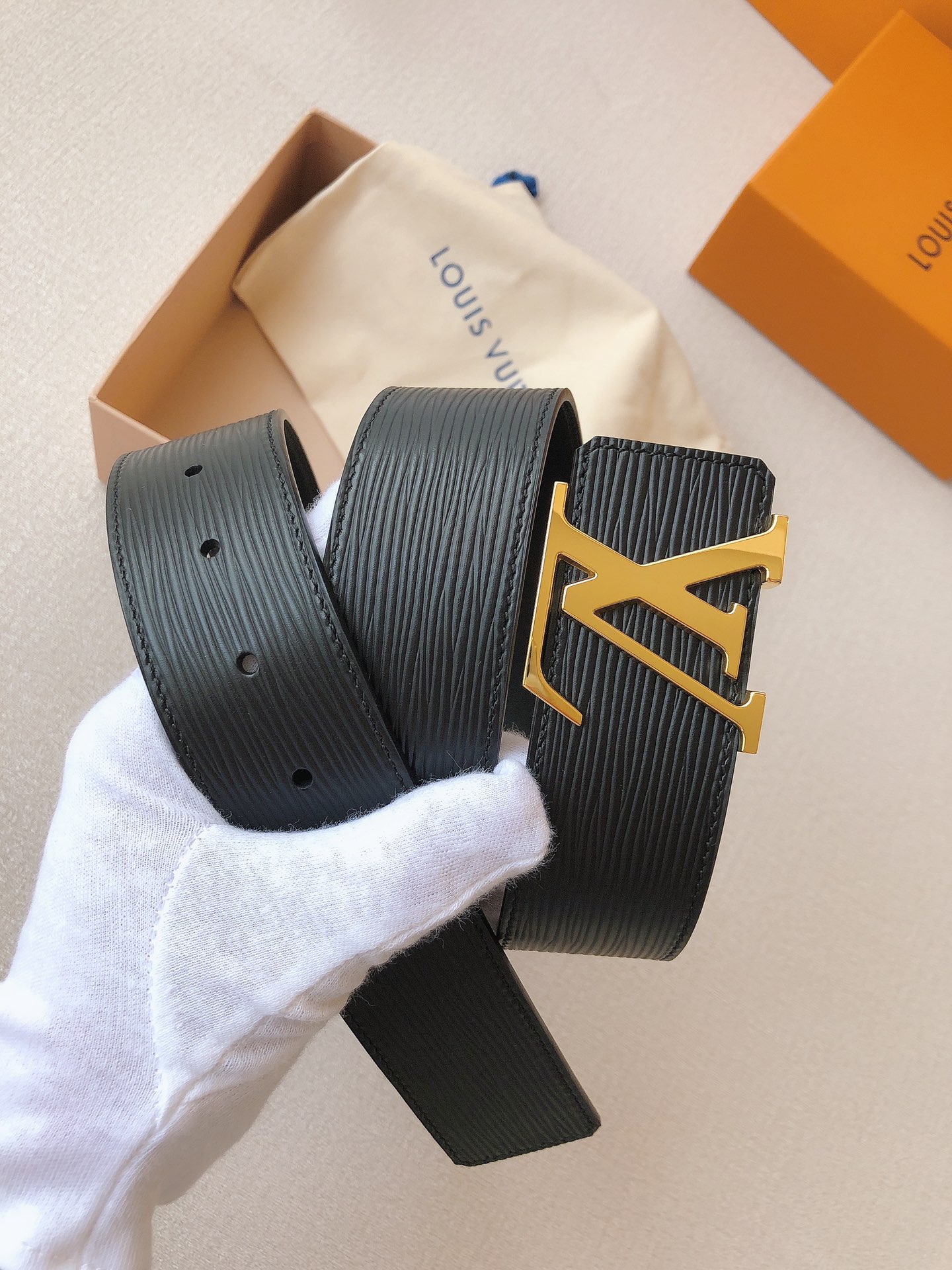 LOUIS VUITTO initials belt