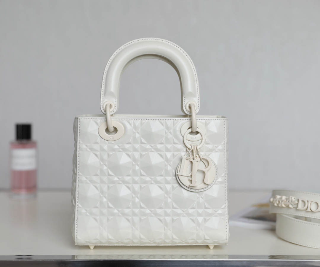 LADY DIOR diamond vine check four compartments DR-091