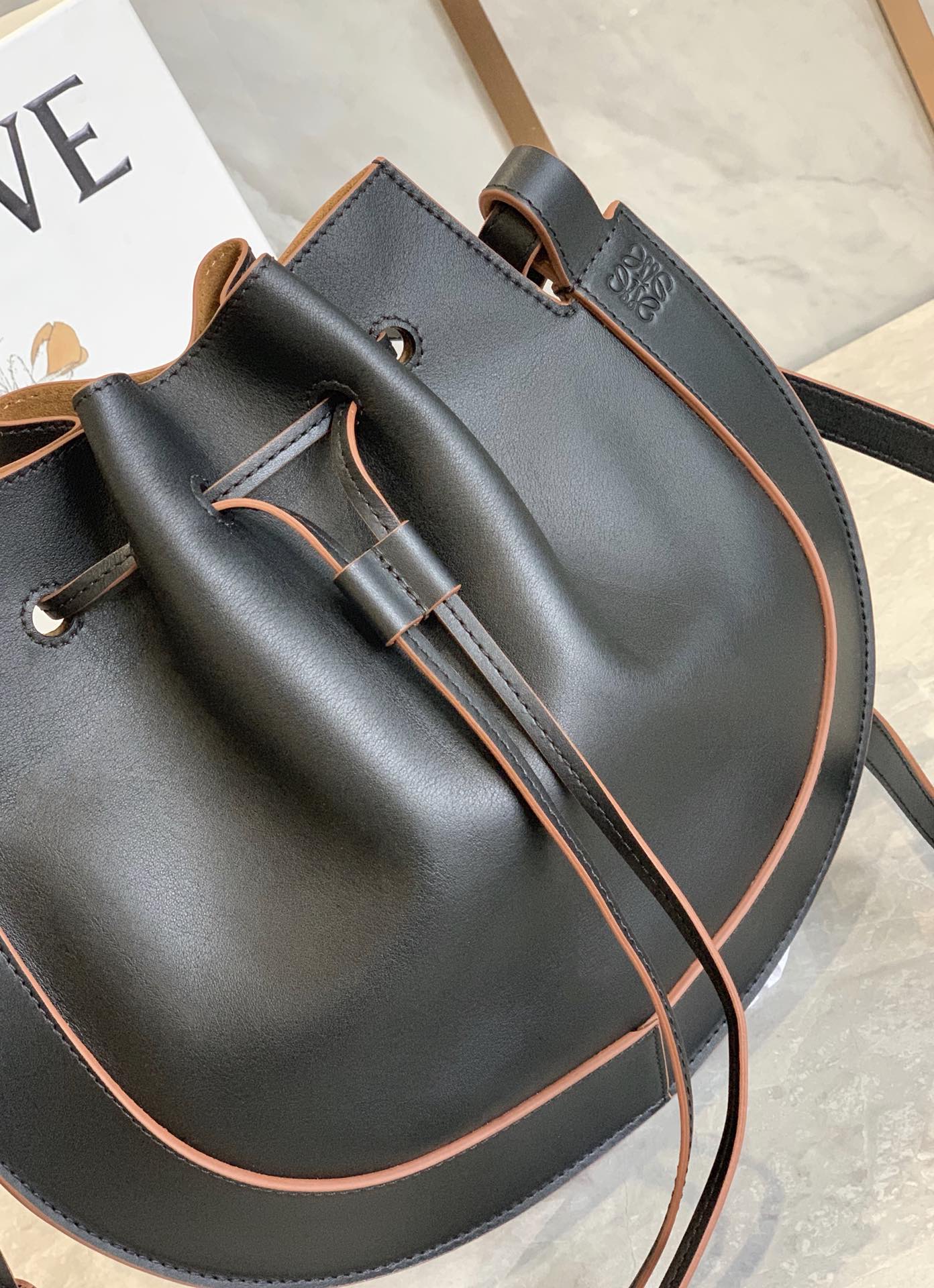 LOEWE Horseshoe flying saucer bag