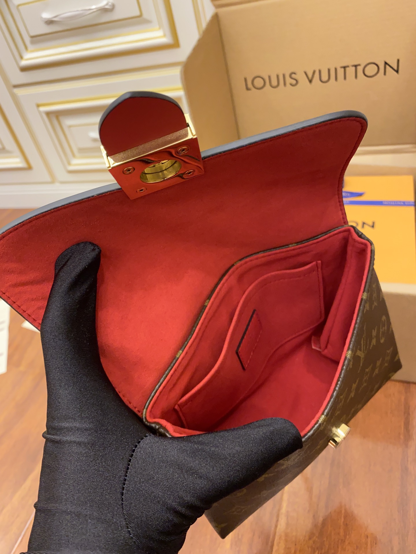 Louis Vuitton M44322
