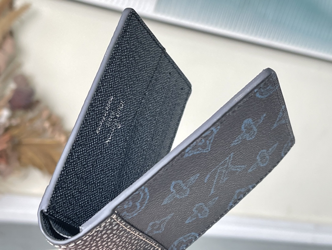 𝐋𝐎𝐔𝐈𝐒 𝐕𝐔𝐈𝐓𝐓𝐎𝐍     M81821