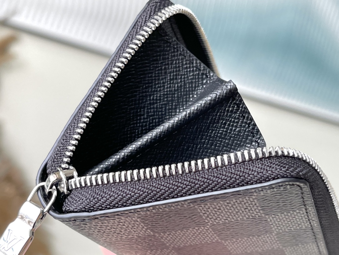 𝐋𝐎𝐔𝐈𝐒 𝐕𝐔𝐈𝐓𝐓𝐎𝐍  N63076