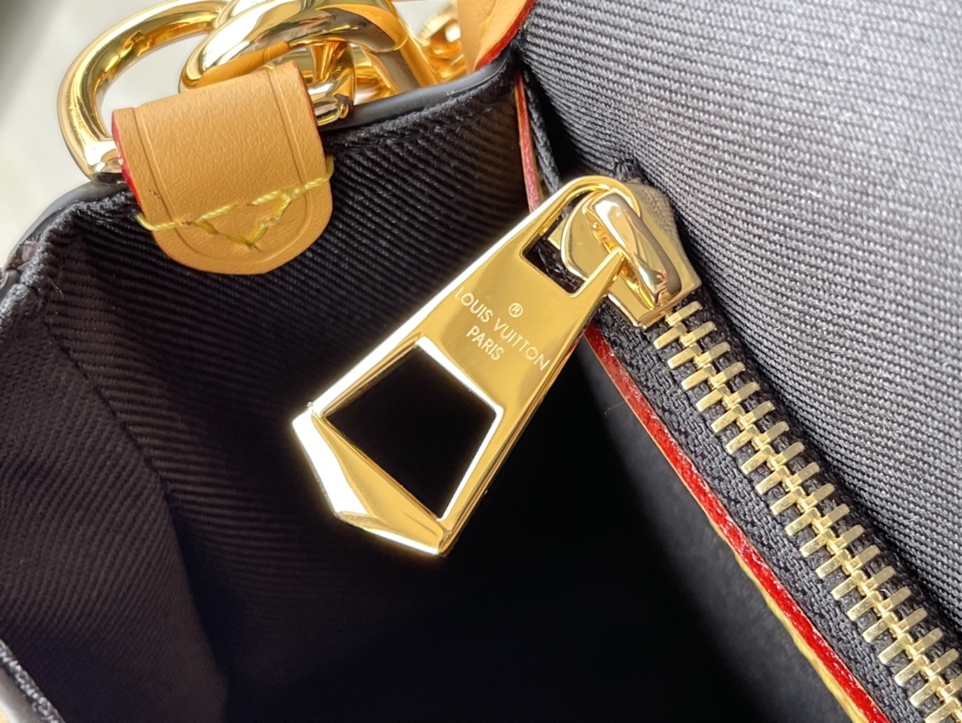 𝐋𝐎𝐔𝐈𝐒 𝐕𝐔𝐈𝐓𝐓𝐎𝐍   M45985