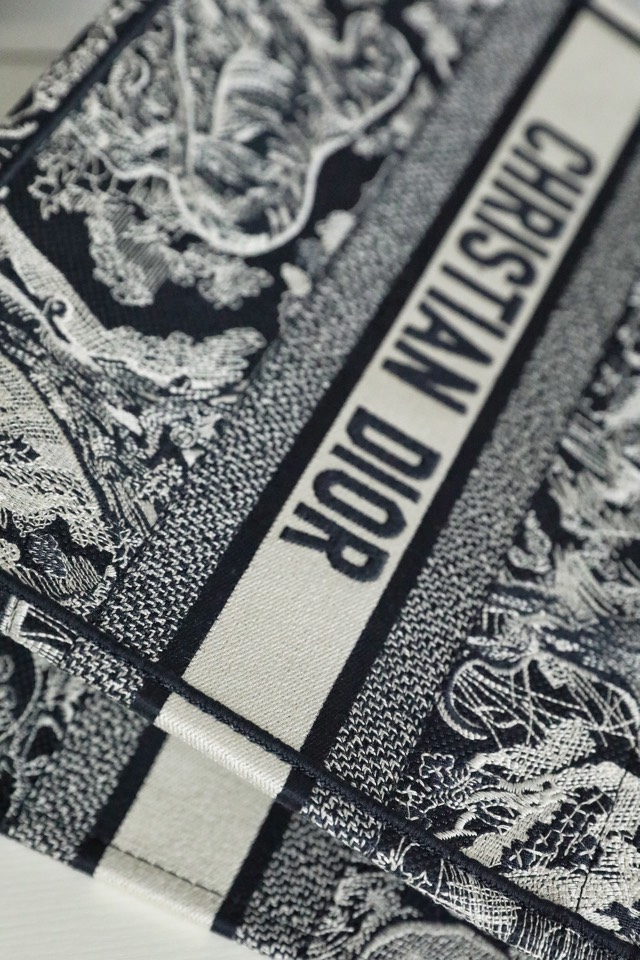 DIOR TOTE blue embroidery