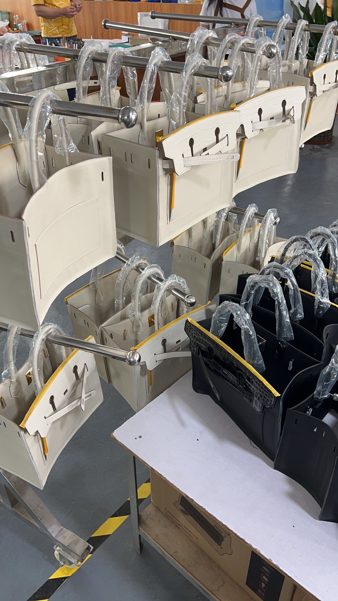 Hermes bag making process Bk25/30 milkshake white touch    The process of making crocodile skin pattern