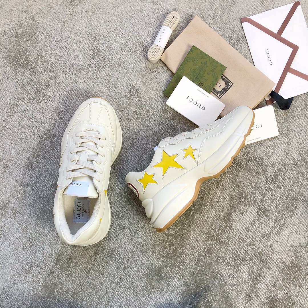 Gucci Pops This collection has a lot of flora and fauna elements Original material