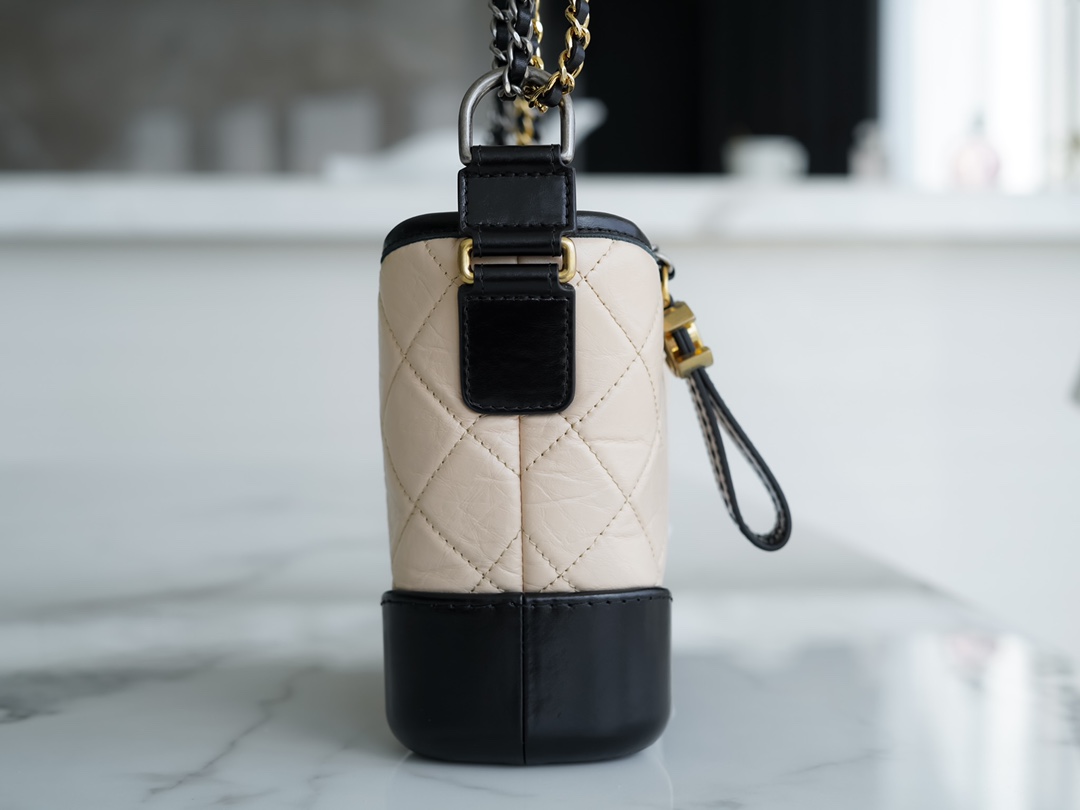 𝗖𝗵𝗮𝗻𝗲𝗹𝗚𝗮𝗯𝗿𝗶𝗲𝗹𝗲❥⼵ Classic Stray Bag Italy 🇮🇹 Montebello original cowhide: small apricot black