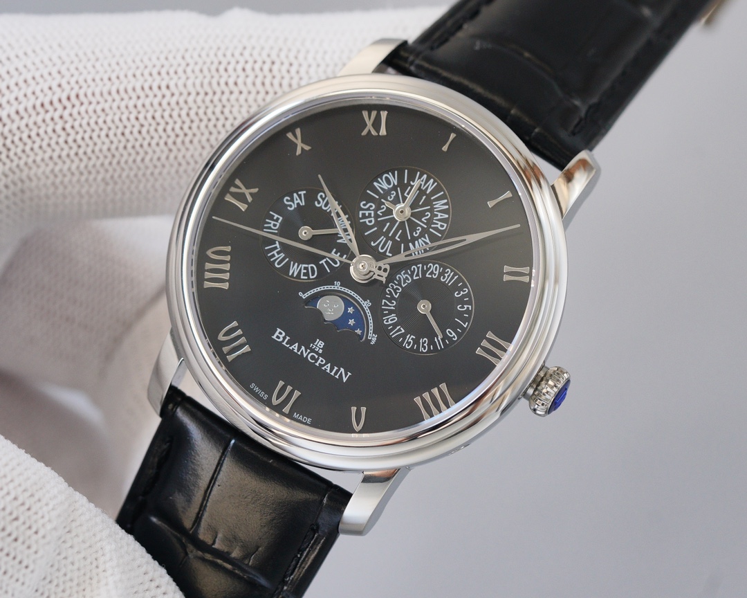 Blancpain - This functional watch comes from the classic Blancpain collection