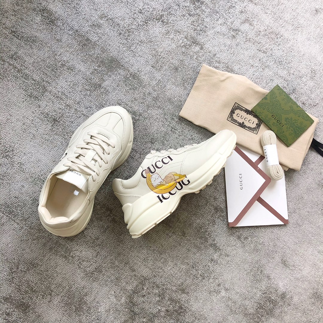 Gucci Pops This collection has a lot of flora and fauna elements Original material