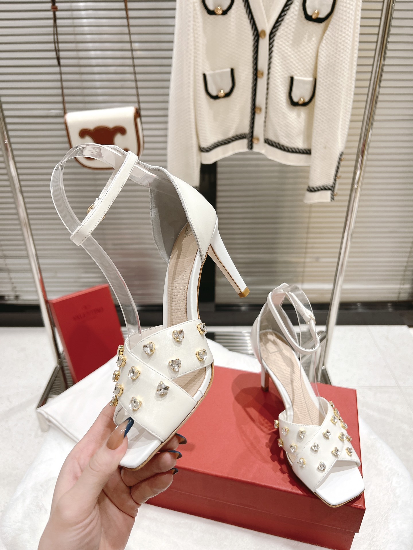 【Valentino】𝟐𝟎𝟐𝟏/𝐒𝐒 𝐧𝐞𝐰  Valentino fabric patent leather lining sheepskin sole cowhide