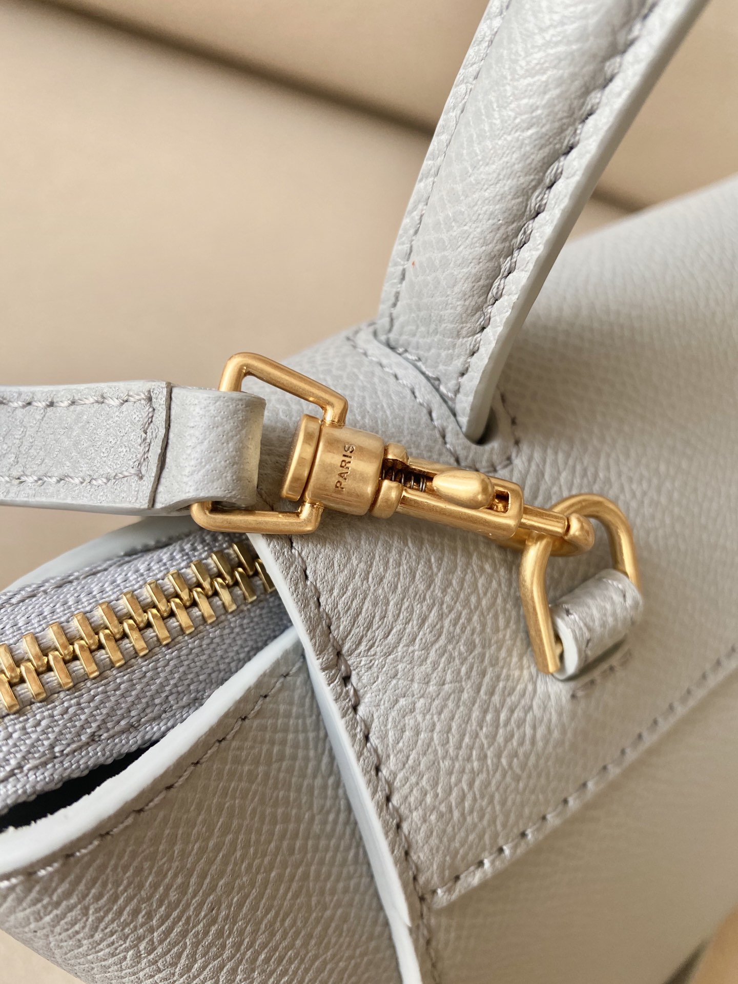 𝐂𝐞𝐥𝐢𝐧𝐞 𝐛𝐞𝐥𝐭 𝐩𝐢𝐜𝐨 𝟏𝟔𝐜𝐦 Grained Calfskin Bag