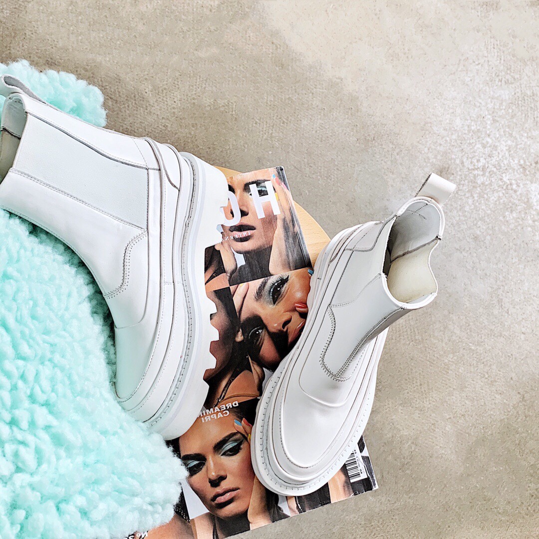 ROMBAUT | 𝟐𝟎𝟐𝟏/𝐒𝐒 𝐧𝐞𝐰 intricate handmade, custom original cowhide upper sheepskin lining