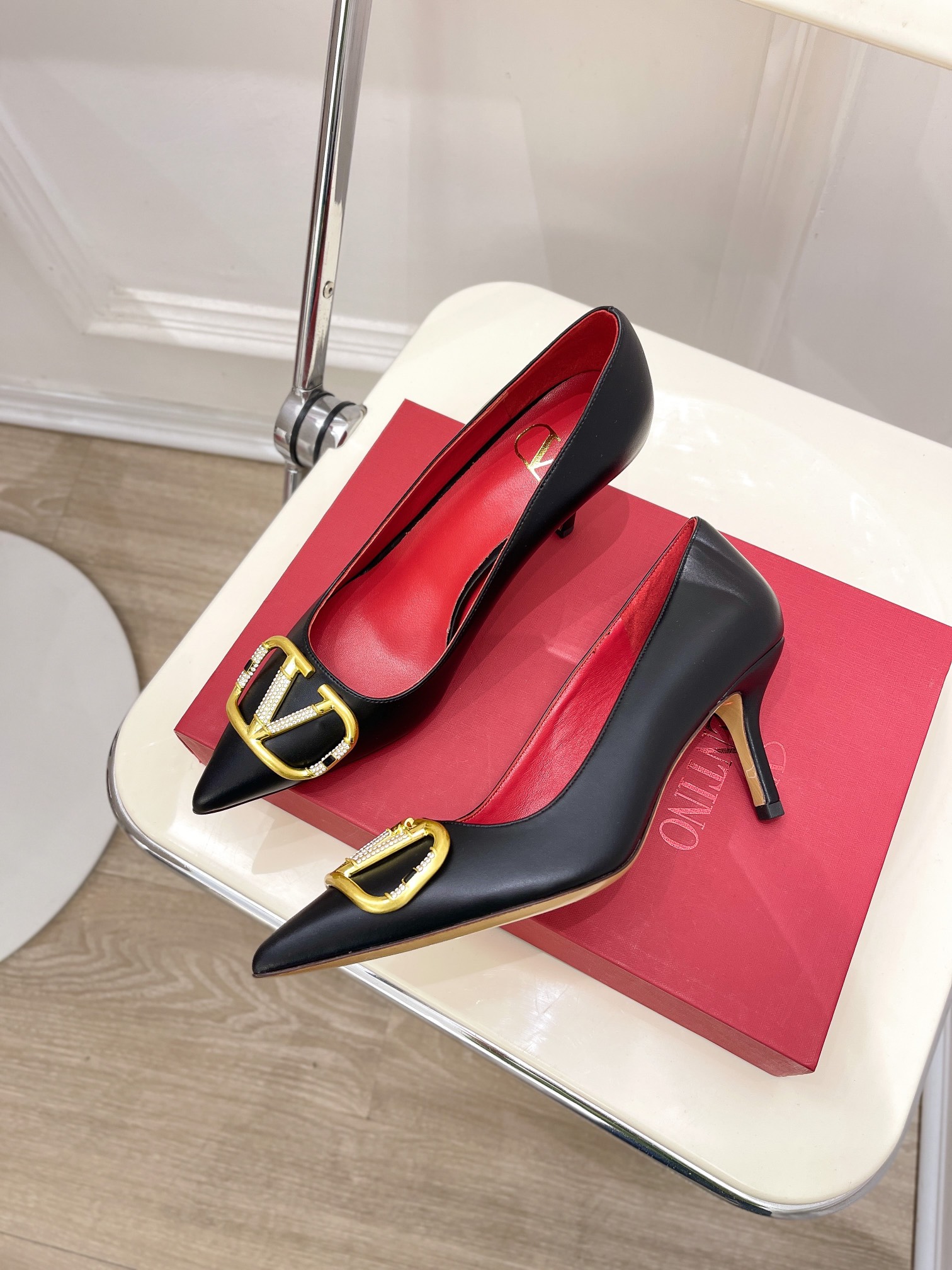 【Valentino】𝟐𝟎𝟐𝟏/𝐒𝐒 𝐧𝐞𝐰 Valentino 2022 spring and summer new large V diamond buckle high heels on the new