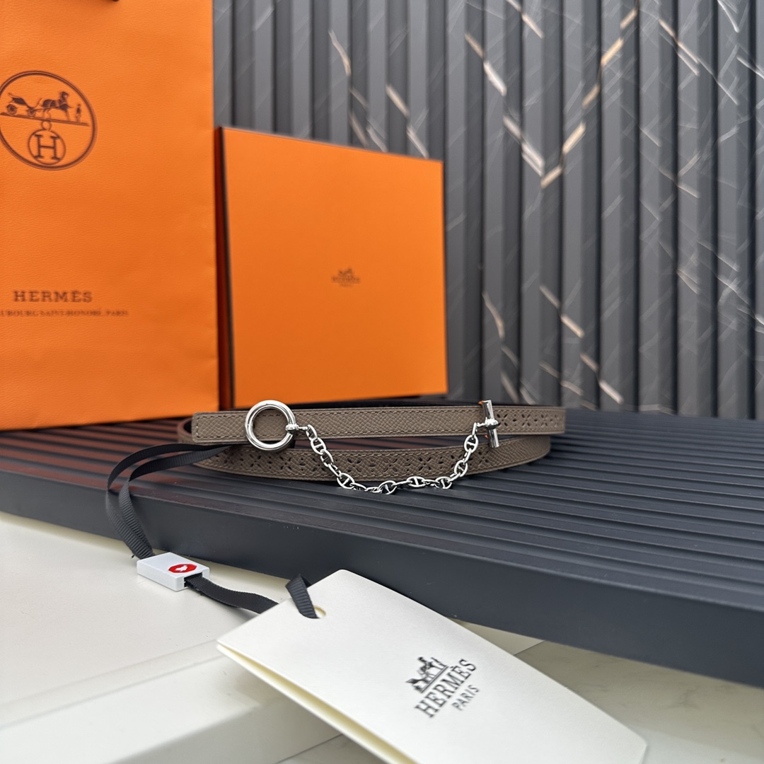 Reversible belt in Hermes Swift and perforated Epsom calfskin