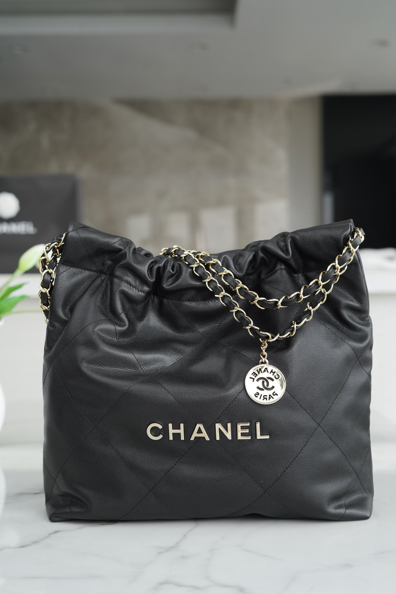 𝗖𝗛𝗔𝗘𝗡𝗟✦ 𝟐𝟐𝗣Spring/Summer New 𝟐𝟐Handbag Black Gold Caviar