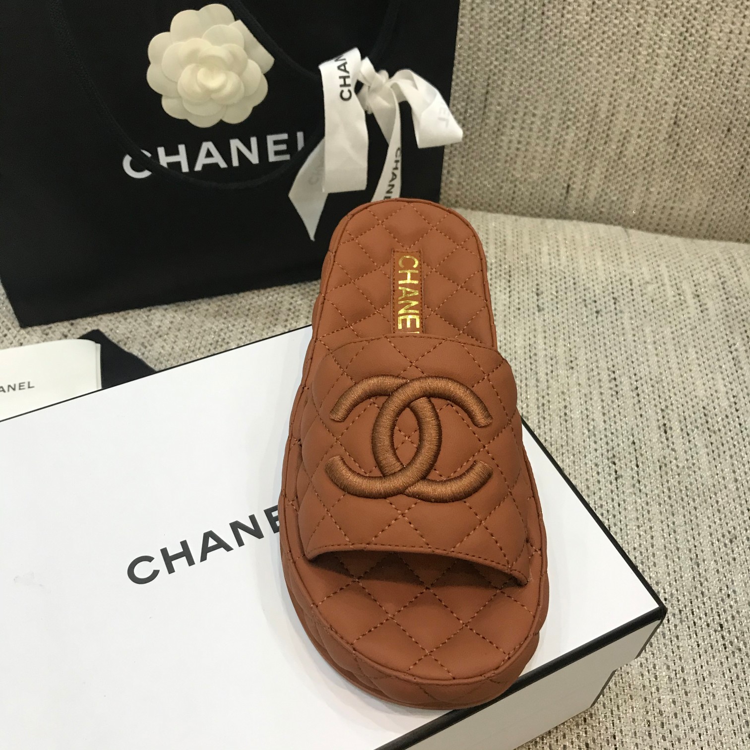 CHANEL 2022 early spring latest honey slippers fashion versatile series imported sheepskin cushioned feet