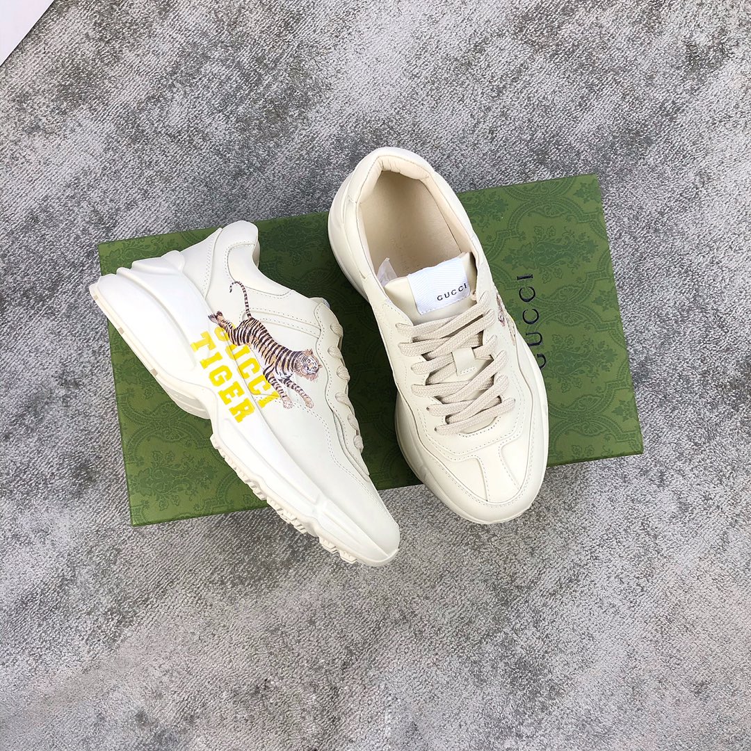 Gucci Pops This collection has a lot of flora and fauna elements Original material