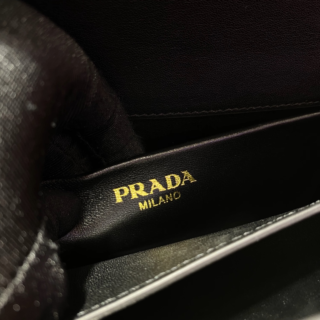 𝐏𝐑𝐀𝐃𝐀 One shoulder new 1BD270