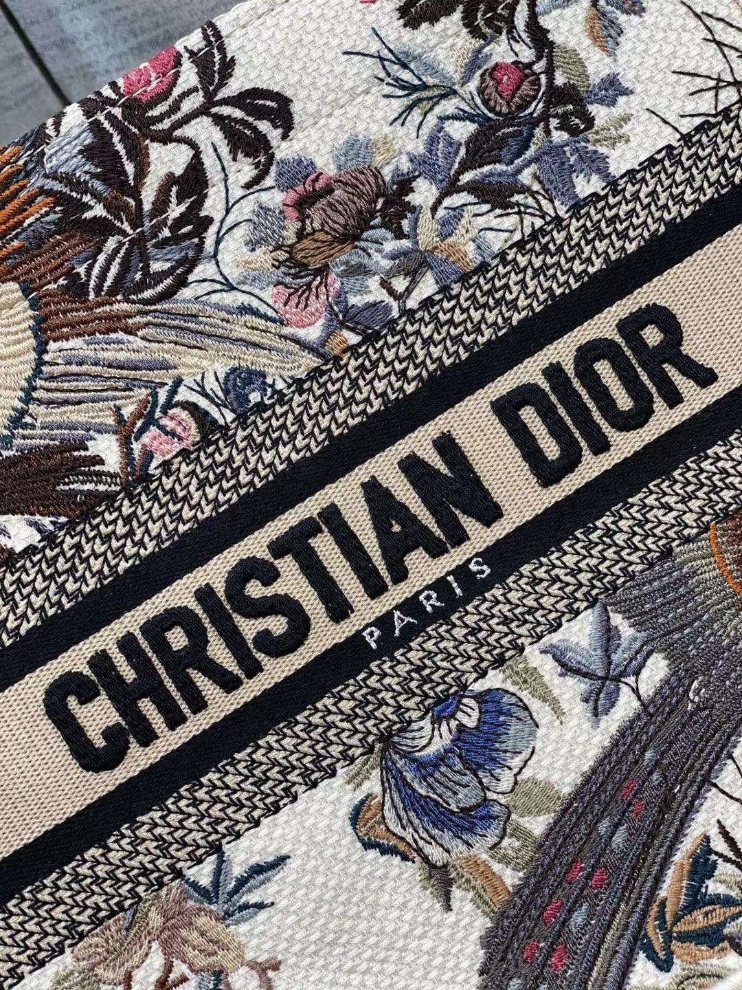 DIOR TOTE Magpie White Limited Edition Collection