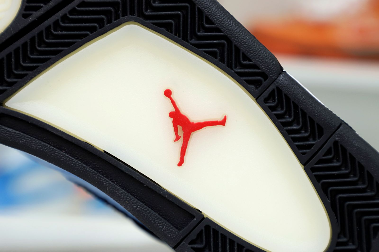 TRAVIS SCOTT X AIR JORDAN 4 RETRO CACTUS JACK FRIENDS & FAMILY