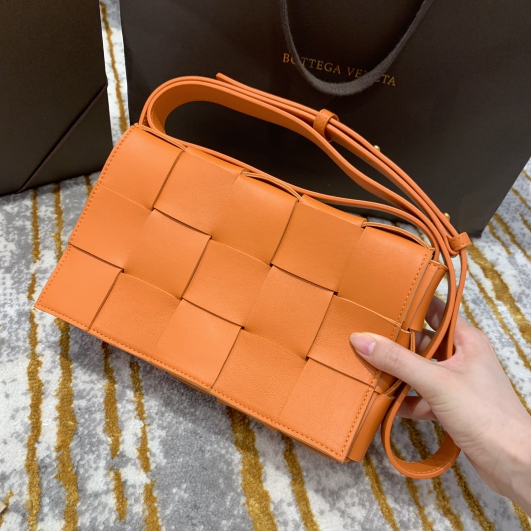 Bottega Veneta  𝘾𝘼𝙎𝙎𝙀𝙏𝙏𝙀 #578004