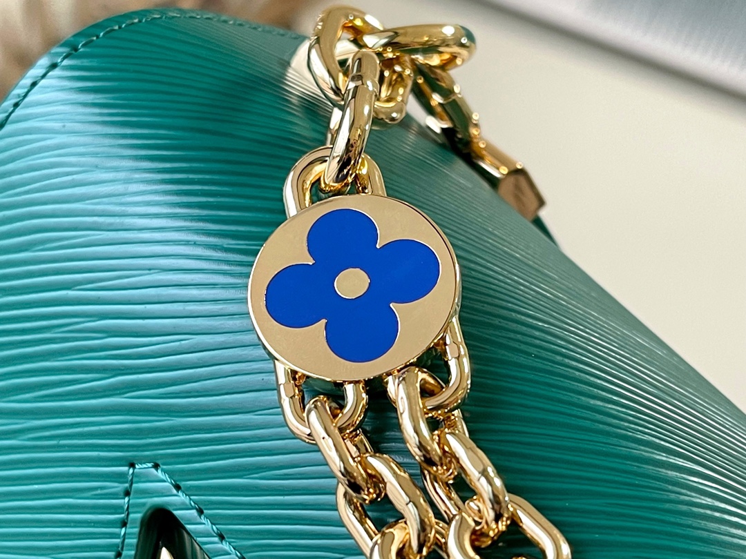 𝐋𝐎𝐔𝐈𝐒 𝐕𝐔𝐈𝐓𝐓𝐎𝐍    M21649