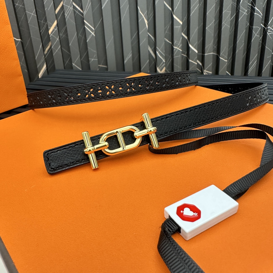 Reversible belt in Hermes Swift and perforated Epsom calfskin