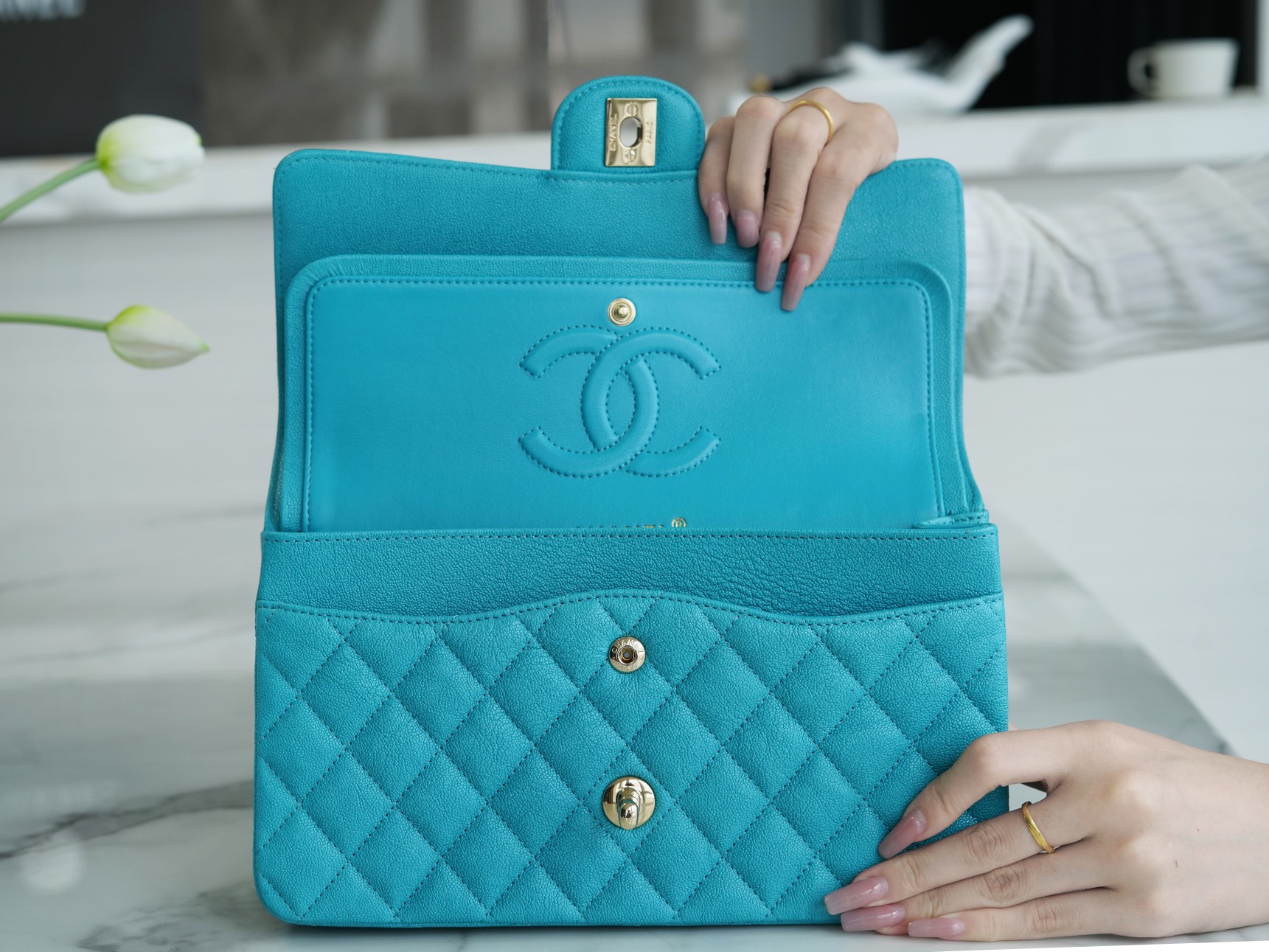 𝐂𝐇𝐀𝐍𝐄𝐋 Classic Flap washed cowhide is made from the most delicate newborn calves Washed fetal cow Medium Peacock Blue