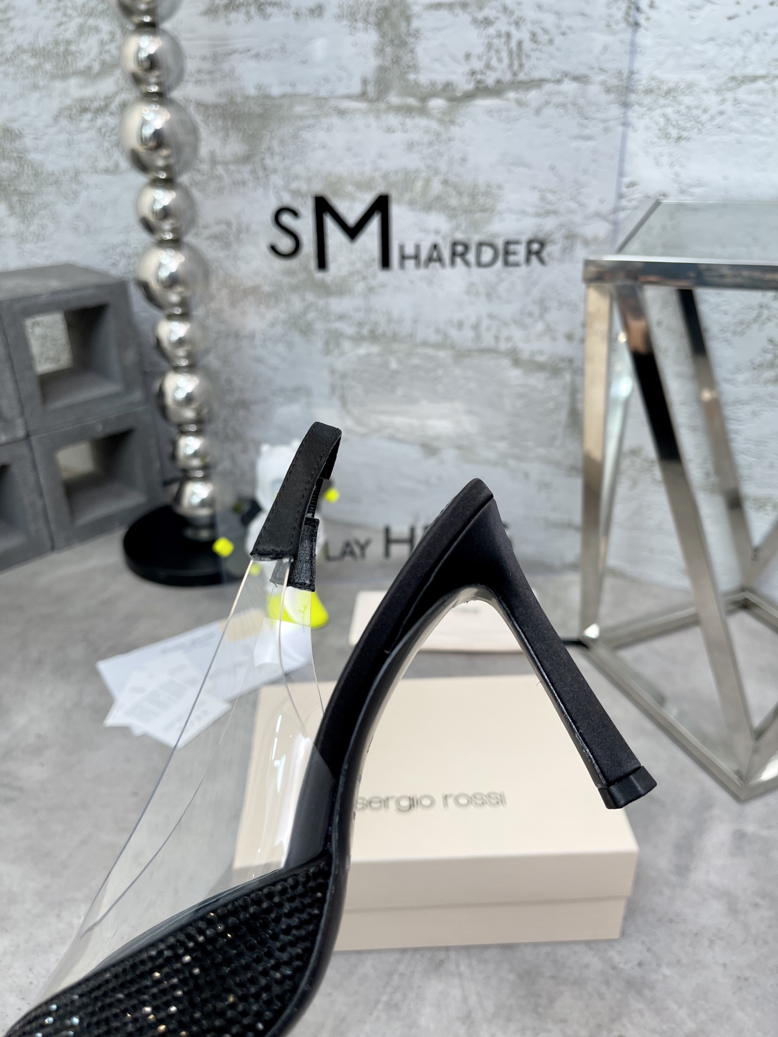 𝐒𝐞𝐫𝐠𝐢𝐨 𝐑𝐨𝐬𝐬𝐬 𝐢𝐢｜𝟐𝟎𝟐𝟑/𝐒𝐒 𝐧𝐞 𝐰 2023 new hot diamond back hollow sandals Evangelical ✘ Saijo Rossi joint model