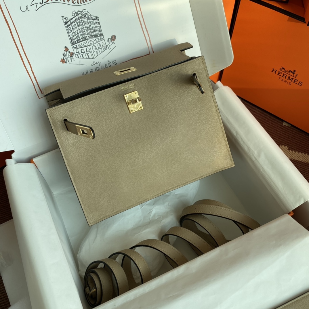 Kelly Danes evercolor leather trench coat grey