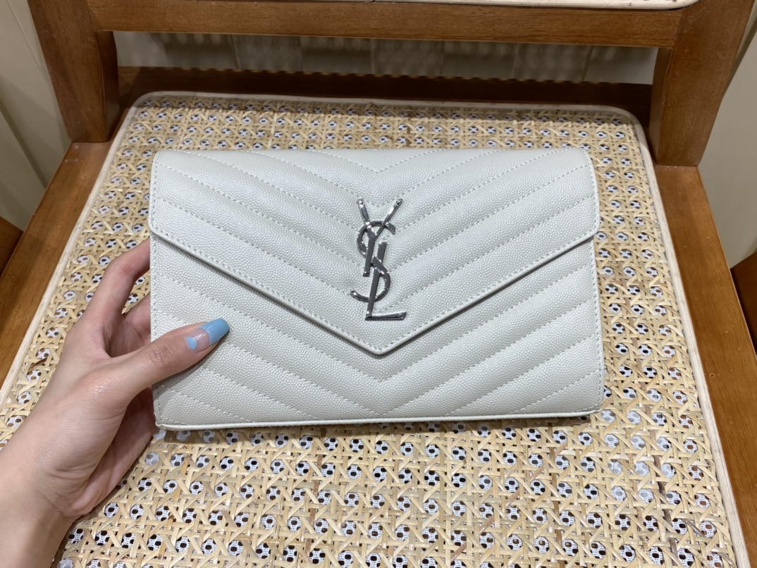 SAINT LAURENT 𝑴𝒐𝒏𝒐𝒈𝒓𝒂𝒎 𝑾𝒐𝒄  #377828