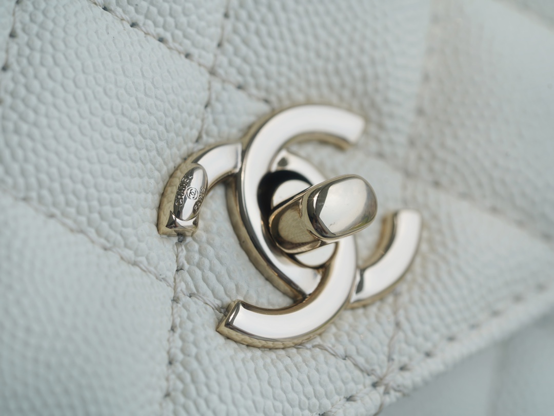 CHANEL 𝑪𝒐𝑪𝒐 𝒉𝒂𝒏𝒅𝒍𝒆 New Cowhide Handle Small Beige