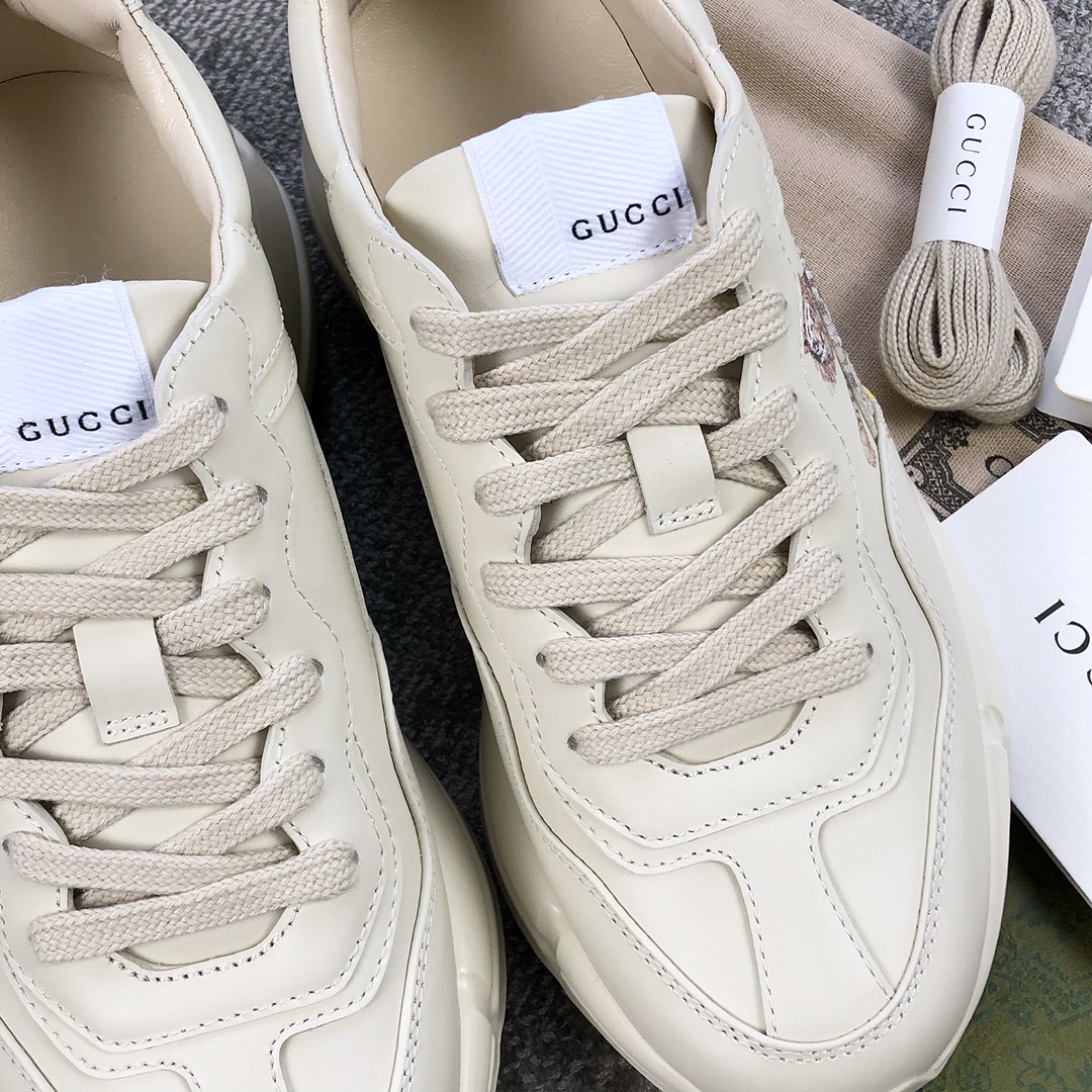 Gucci Pops This collection has a lot of flora and fauna elements Original material