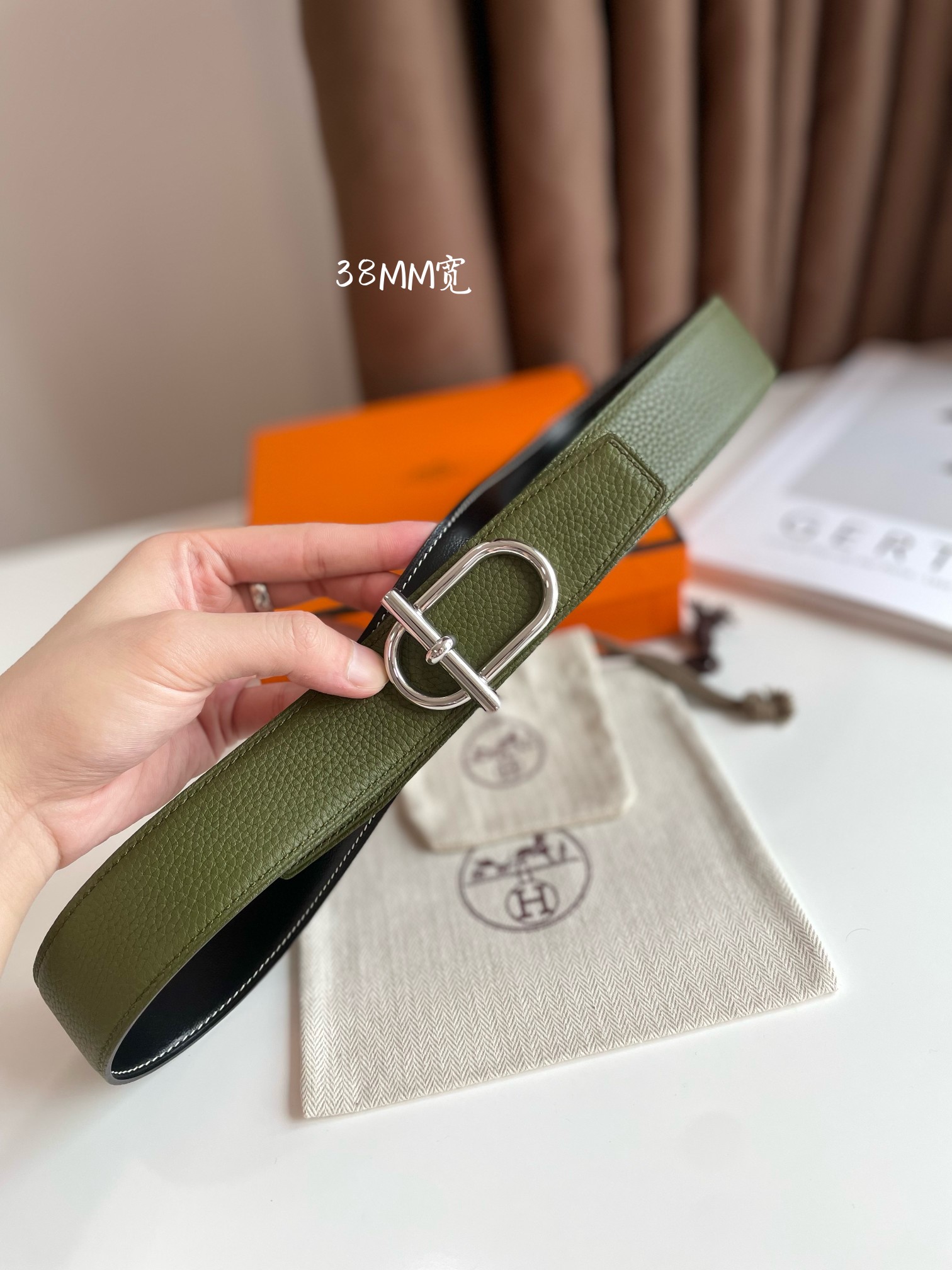 Hermes  ITHAQUE BELT BUCKLE & REVERSIBLE LEATHER STRAP