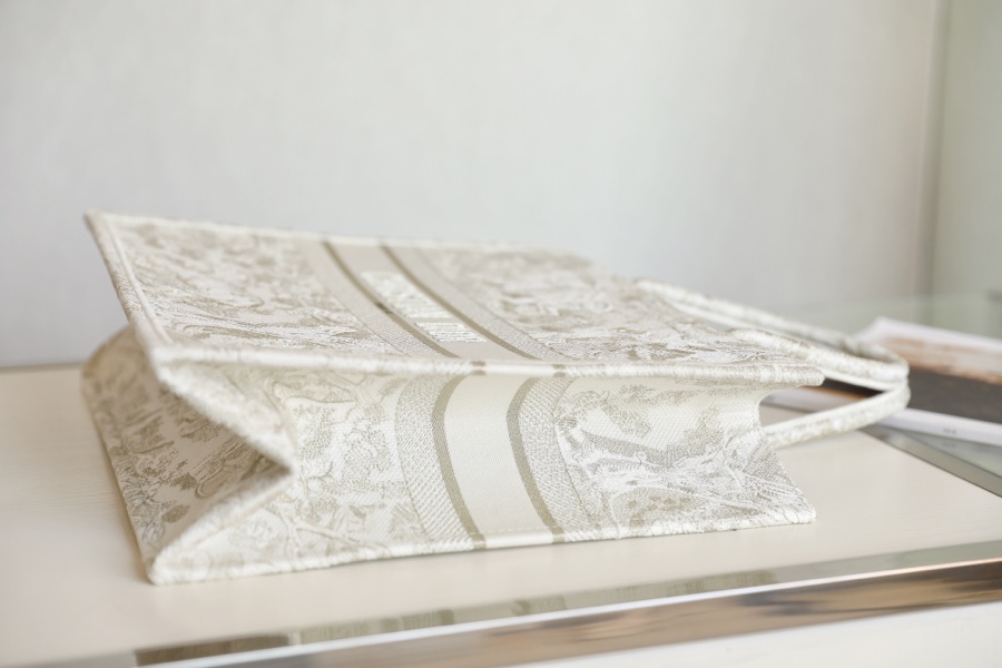 DIOR TOTE Metallic Wire Tiger