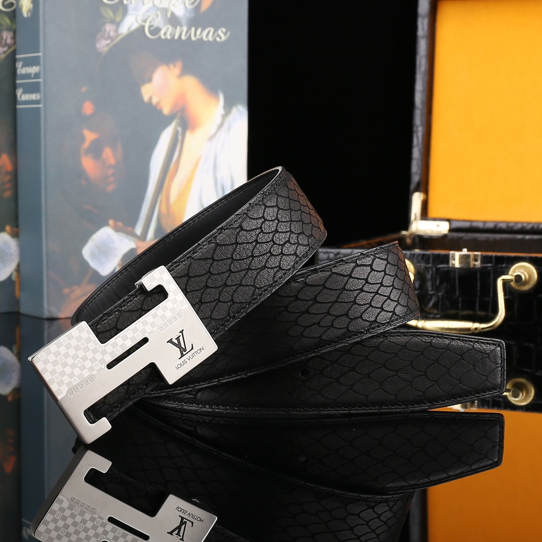 LOUIS VUITTO initials belt